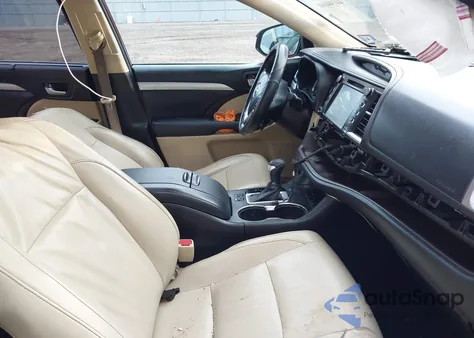 2018 Toyota Highlander Xle z USA, uszkodzony, nr VIN 5TDKZRFH7JS242539